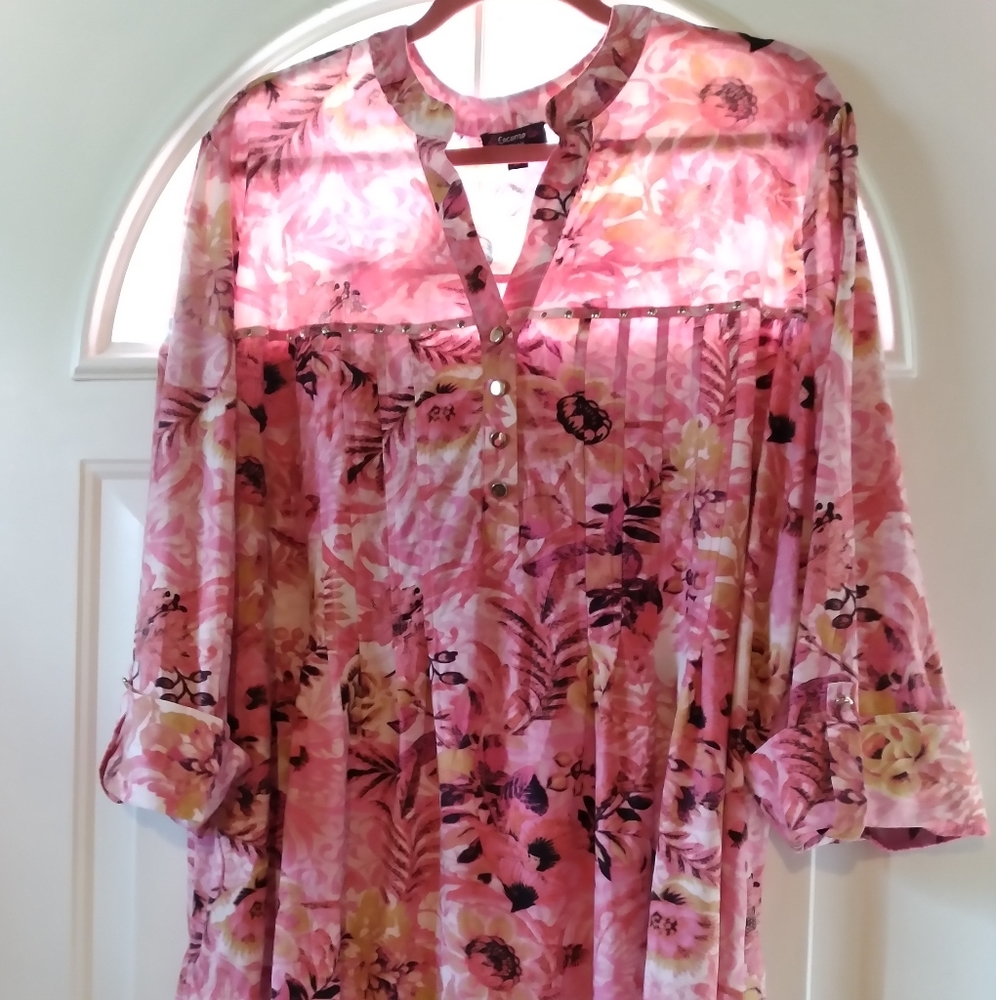 Multi colored 3/4 sleeve top